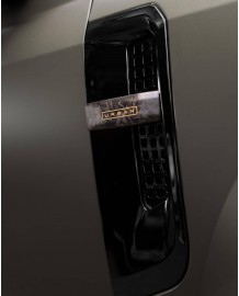 Prises d'air latérales Forged Carbon URBAN Automotive pour Land Rover DEFENDER 110 P635 OCTA L663 (2025+)